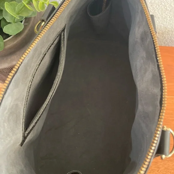 Louis Vuitton Alma in Black Epi - Picture 5 of 9